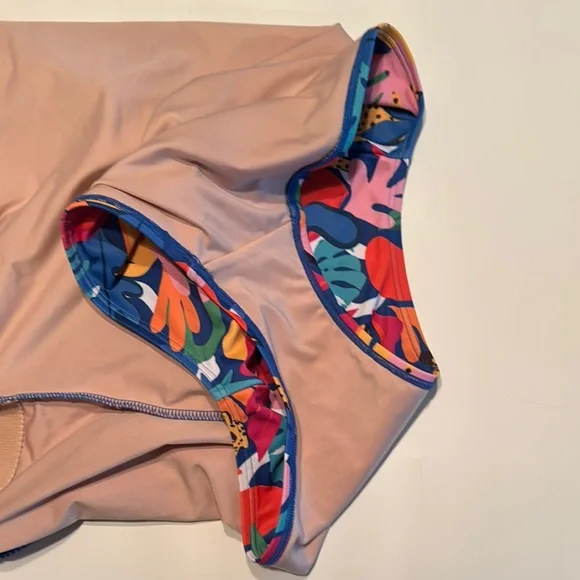 Colorful Women's Long Sleeve One Piece Swimsuit - Picture 10 of 10